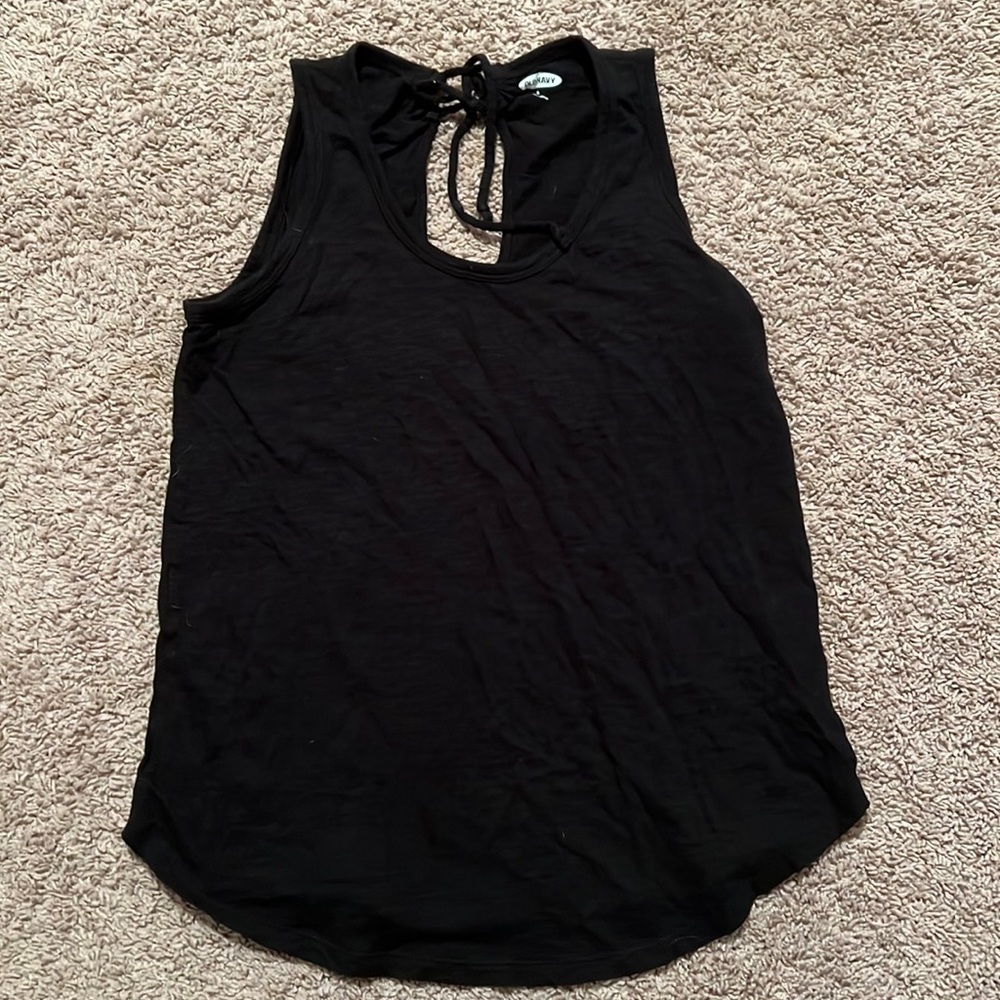 black old navy tank top